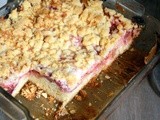 Rhubarb and strawberry crumb cake