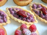 Tartlets-barquettes with berry cream