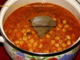 Chole Masala / channa Masala / chickpeas curry / Kondakadalai Kulambu