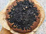 Bilberry pie with cardamom cake crust