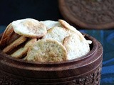 Eggless Onion and Poppy Seeds Cracker