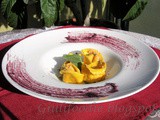 Cappellacci di Zucca e Pecorino, Burro Aromatizzato e Salsa di Carote Viola