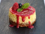 Cheesecake al Mango con Salsa di Lamponi