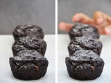 Briose vegane cu ciocolata | Vegan Chocolate Muffins with Caramelized Walnuts