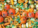 Legume de primavara – rosii cherry, morcovi si cartofi noi la cuptor | Spring roasted veggies