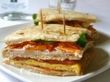 Club sandwich con pites per souvlaki