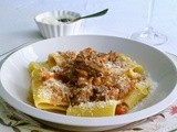 Paccheri con ragù alla genovese / πακκερι με ραγκου αλα τζενοβεζε