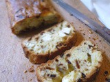 Pane con pomodori secchi e feta