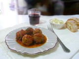 Polpette al sugo con cuore di feta