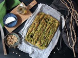 Tortino di pasta fillo con pesto di cavolo nero e primo sale