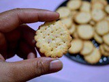 Garlic Chili Sourdough Crackers #BreadBakers