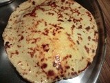 बेसन की रोटी ,रसीली अरवी और दही प्याज़ /gram flour chapati,raseeli arvi and curd onion ka rayta