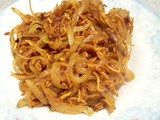 Sev Dungli Nu Shak ( Crunchy Indian Noodles and Onion's Dry dish)