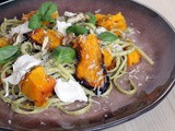 Vegetarische pasta met pompoen, walnoten, geitenkaas en pesto