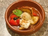 Verloren brood met aardbeien, blauwe bessen en moutijs