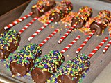 Cinco de mayo chocolate dipped marshmallow pops