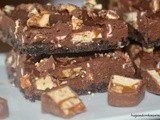 No-Bake Snickers Chocolate Cheesecake Bars