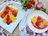 Crêpes allo yogurt con salsa di fragole