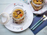 Linguine con ciuffetti di calamaro, polpettini e zucchine in vasocottura