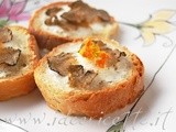 Ricetta Crostini fantasia con formaggio caprino e tartufo nero d’estate