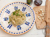 Ricetta Spaghetti con colatura di alici di Cetara e briciole di pane tostato