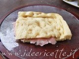 Schiacciata (o focaccia) all’olio con mortadella di Bologna