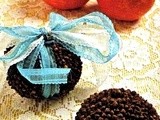 Arance aromatiche per profumare armadi e cassetti
