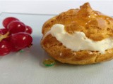 Bignè salati con fonduta di formaggio di fossa