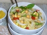 Cous cous alle verdure condito con salsa di senape, agrumi e menta