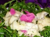 Merluzzo marinato al lime e petali di fiori rosa