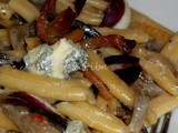 Pasta al radicchio rosso e gorgonzola con speck