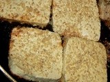 Scaloppine di tofu al naturale con funghi pleurotus e semi di sesamo e di lino