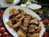 Sella di capriolo alla crema guarnita con mele e marroni saltati nel burro