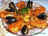 Strozzapreti con sugo di cozze, vongole e gamberi