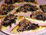 Crostini gratinati con radicchio e prosciutto crudo