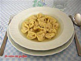 Cappelletti in brodo