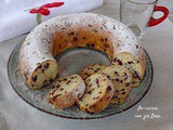 Ciambella con cioccolato e mirtilli rossi