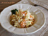 Come fare la pasta al salmone affumicato e ricotta