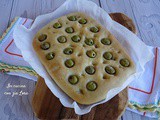 Focaccia alle olive verdi impastata a mano