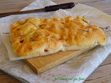 Focaccia con speck e rosmarino