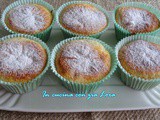 Muffin senza uovo con cocco e frutti di bosco