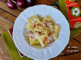 Pasta alla cipollara ricetta con paccheri