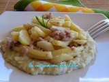 Pasta con fave secche e salsiccia