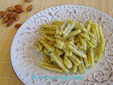 Pasta con pesto di mandorle al profumo di basilico