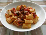 Pasta con ragù di fegatini