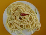 Spaghetti aglio olio e peperoncino