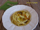 Spaghetti con fiori di zucca e semi di papavero