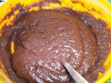 Muffin al cioccolato, gocce di cioccolato e cannella