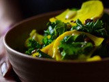 Salade de chou kale, pois chiches rôtis & betterave crue