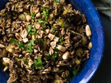 Salade Épicée de Riz Complet, Choux de Bruxelles & Cacahuètes
